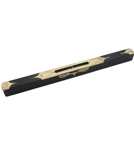 Good Buist of Edinburgh Decorative Ebony Level