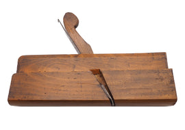Gorgeous & Rare Early 1700's Round Moulder