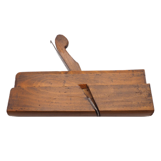 Gorgeous & Rare Early 1700's Round Moulder