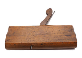 Gorgeous & Rare Early 1700's Round Moulder