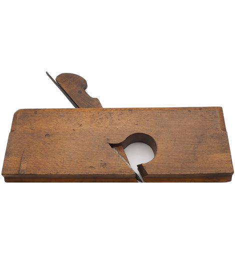 Good Boxed 'V' Moulder by Marshall, Glasgow