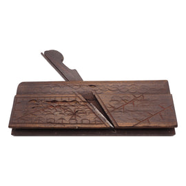 Unusual Scratch Carved Grooving Moulder