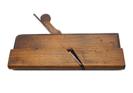 Fine Erly 18th Century Round Moulder