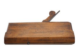 Fine Erly 18th Century Round Moulder