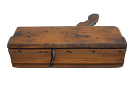 Large 18th Century Ovoloe Moulder by I. Sym