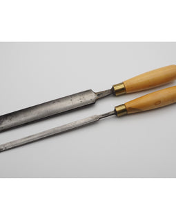 2 Good Mathieson Boxwood Handled Paring Gouges