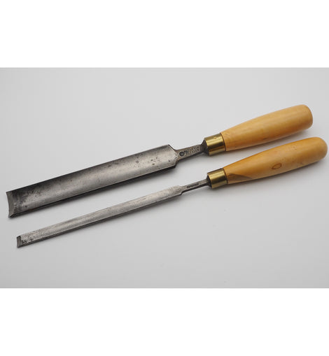 2 Good Mathieson Boxwood Handled Paring Gouges